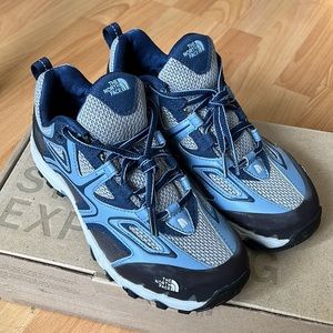 North Face Women’s Crusade Hiking Shoes Size 6